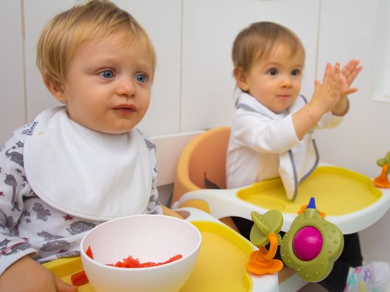 converse com os profissionais para verificar como é feita a alimentação dos alunos, especialmente bebês