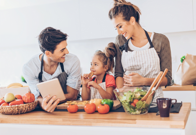 Alimentação: Peça colaboração dos pequenos na hora do preparo das refeições em família