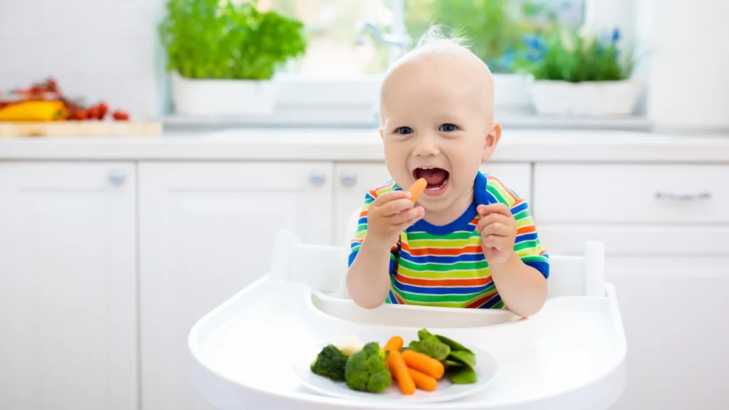 nessa fase, o prato do bebê é pequeno e ele não tende a comer uma grande quantidade de alimentos