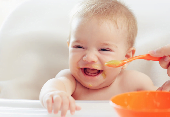 Como fazer a higiene dos primeiros dentinhos do bebê