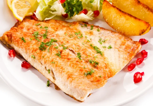 Alimentos perigosos como prato com salmão temperado