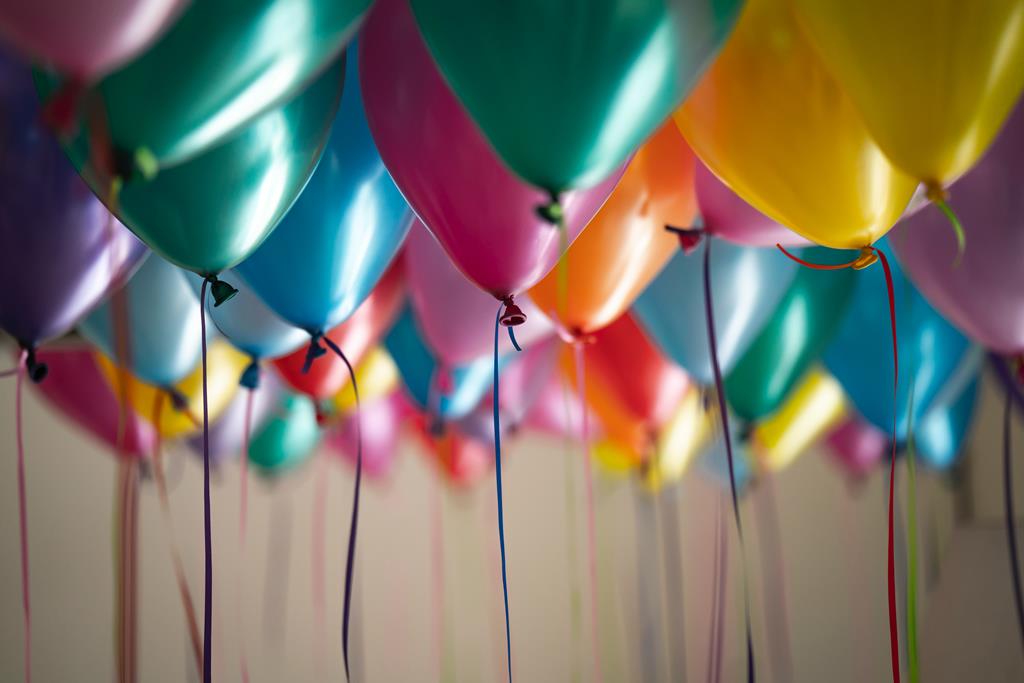 Balões de festa no teto