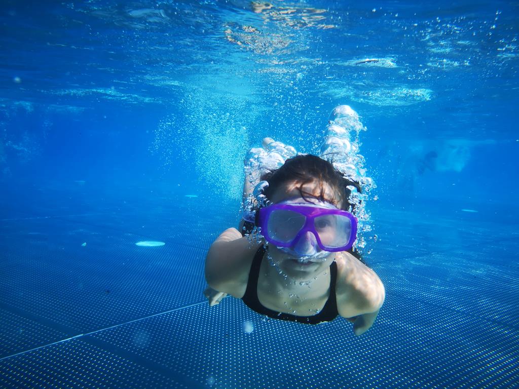 aprender a nadar é uma ótima forma de auxiliar no tratamento de doenças respiratórias