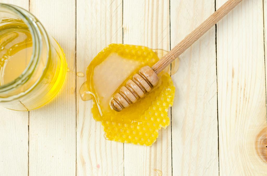 graças ao seu alto risco de contaminação por bactérias, o mel deve ser evitado até os 2 anos