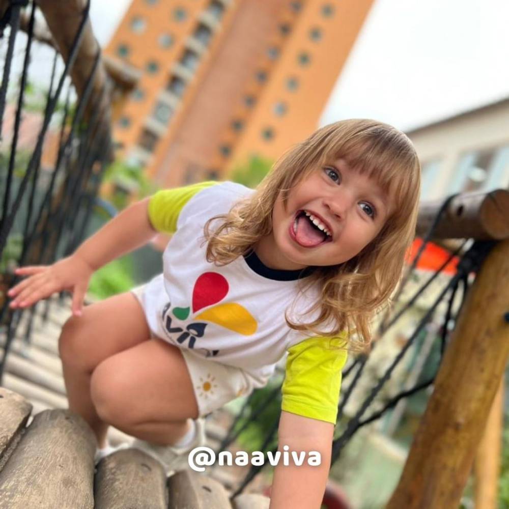 Criança menina em escola infantil Aviva.