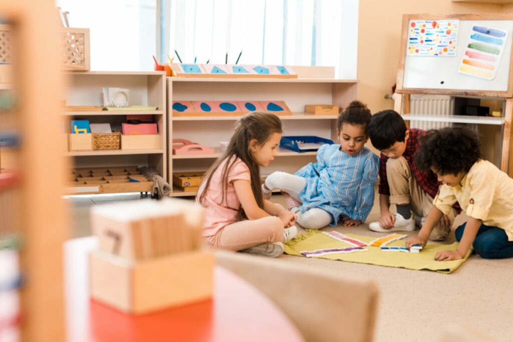 método de ensino montessori alunos na escola