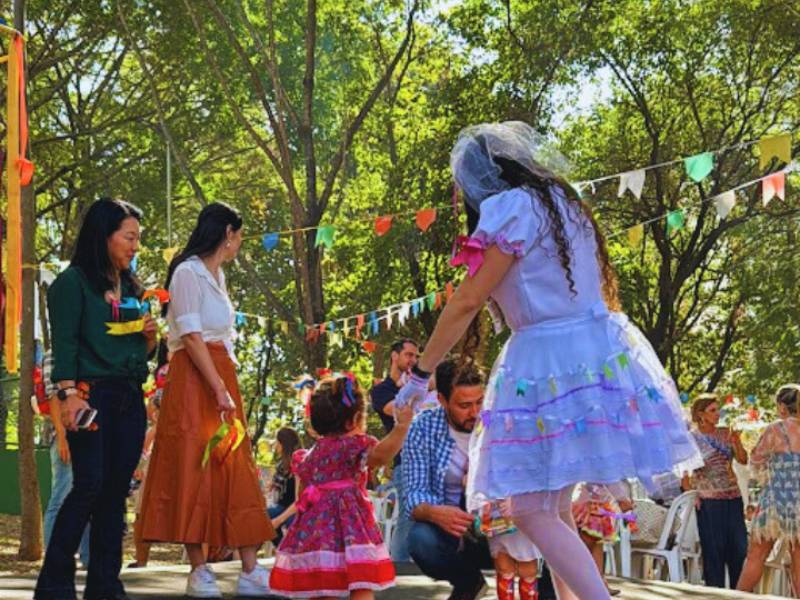 Alegria e diversão das crianças na Festa Junina da Aviva.