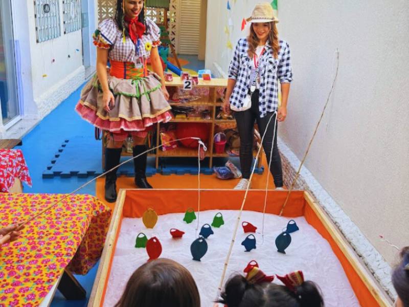 Momentos especiais das crianças na tradicional Festa Junina da Aviva.