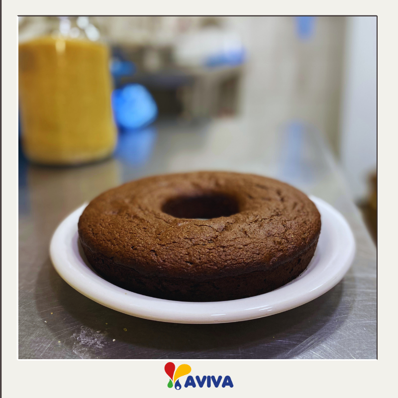 Bolo de cacau integral sem açúcar, saudável para crianças, feito com uva passa e aveia