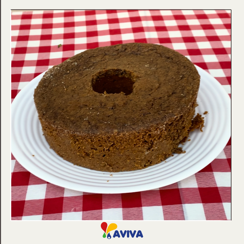 Bolo de maçã integral sem açúcar, preparado com uva passa, ideal para crianças